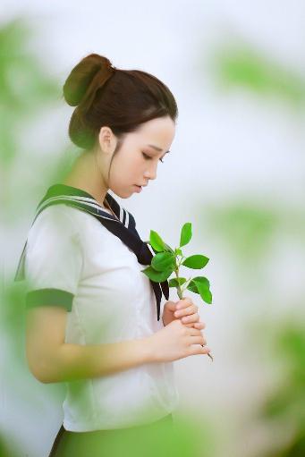 惊！年轻妈妈3背后藏着怎样的秘密？
